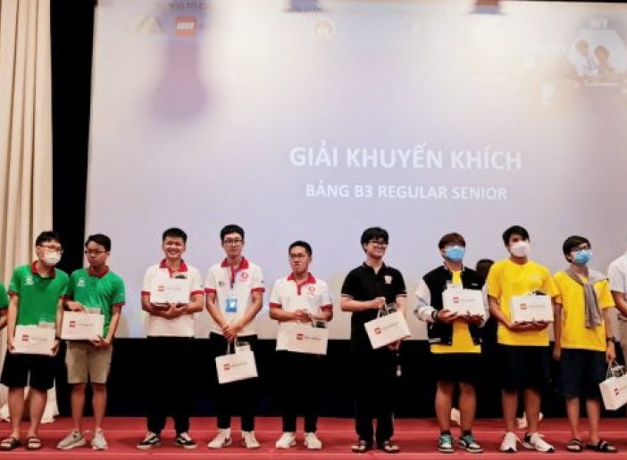 Sinh viên năm nhất giành giải tại cuộc thi “Tài Năng Robot ROBOTACON WRO TP-HCM”